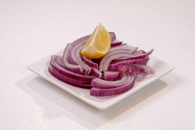 Cut Onion w/Lemon.
